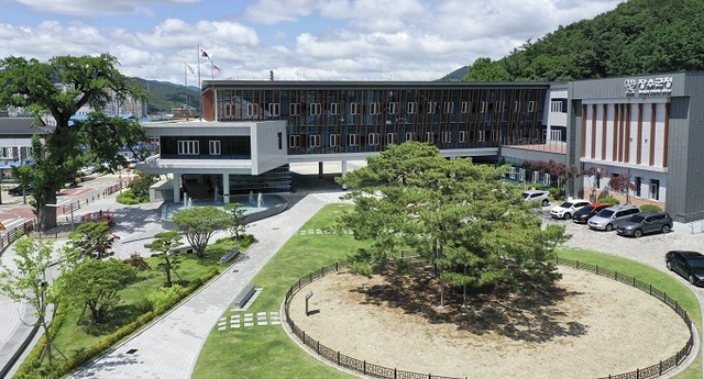 장수군청 전경.