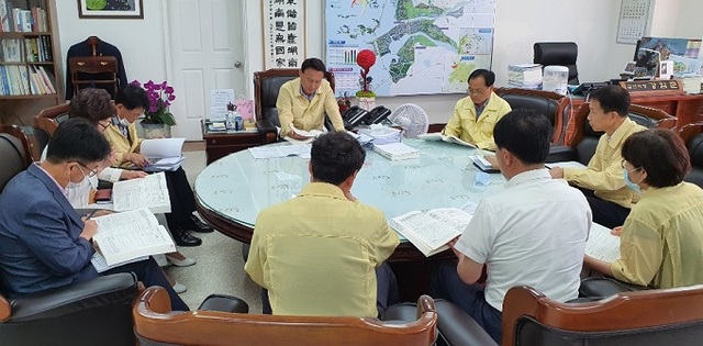 군산시는 지난 7~8일 시장실에서 민선7기 공약사업 이행현황에 대한 보고회를 가졌다.