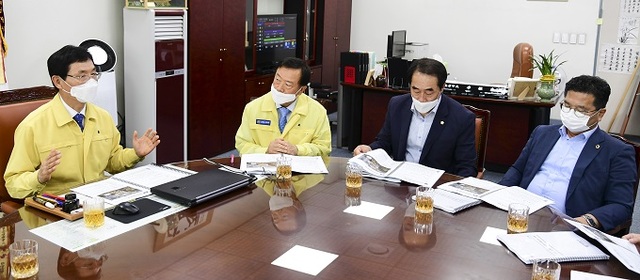 8일 남원시가 시청에서 시의원과 도의원 등 지역 정치인들이 참석한 가운데 정책간담회를 개최했다.