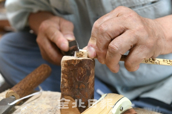 작업 중인 김동식 선자장 / 사진=오세림 기자