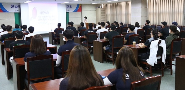 지난 10일 전북도청 실업팀(체조·양궁·레슬링·컬링·빙상)과 진안군청 역도팀을 대상으로 전북체육회관 대회의실에서 열린 스포츠 인권·성폭력 예방교육.