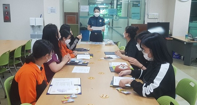 남원경찰서 여성청소년과가 서진여자고등학교에서 청소년 정책자문단 단원 7명을 대상으로 사전교육을 실시했다