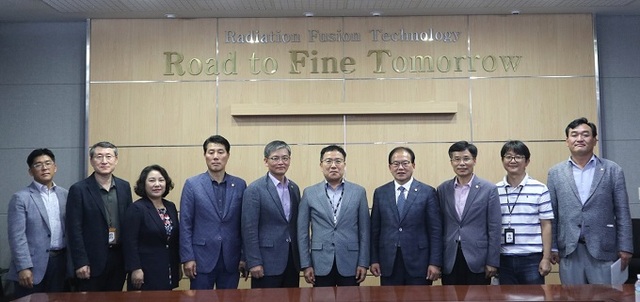 지난 15일 제8대 정읍시의회 후반기 의장단이 지역내 주요 기관을 방문해 현안을 청취하며 의정을 펼쳤다.