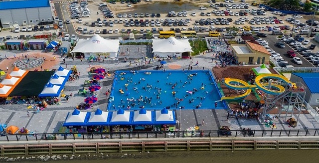 군산 소룡동 야외수영장.