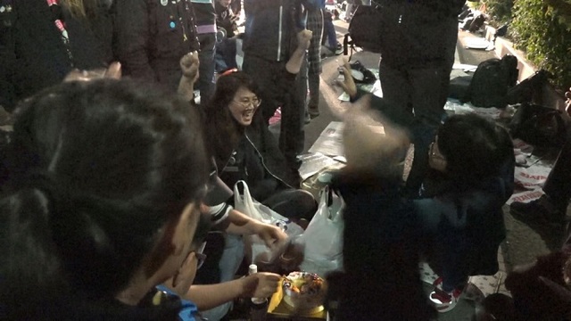 장윤미 감독의 '깃발, 창공, 파티' 스틸컷.