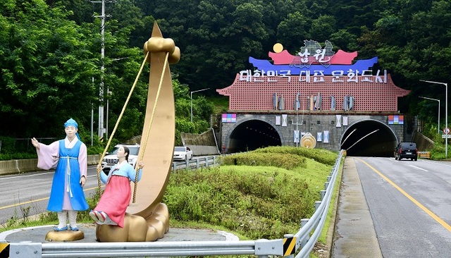 남원 ‘춘향터널’이 28일 경관조성 사업을 통해 새롭게 단장을 마쳤다. 사진=남원시 제공