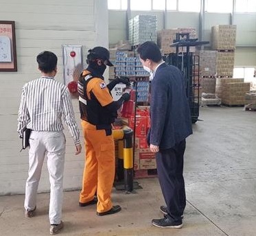 전북소방본부가 냉동·냉장창고, 물류 터미널, 집·배송시설 등 물류창고 142곳에 대한 화재 안전 실태 조사를 실시한다. 사진제공= 전북소방본부.