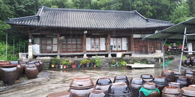 순창 가잠마을에 있는 권일송 시인의 생가.