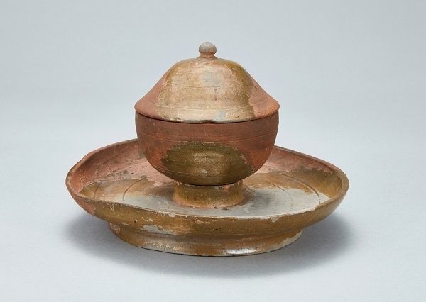 녹유 잔과 잔 받침.