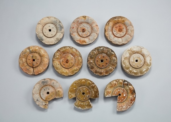 미륵사지 녹유 서까래 막새.