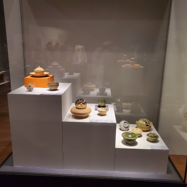 녹유를 입힌 토기