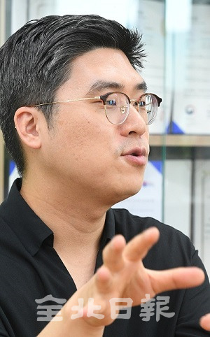 차량기반 수소연료 전지로는 국내 유일한 기업인 퓨얼셀랩스 김태영 대표가 수소연료전지의 미래 가치에 대해 이야기 하고 있다. 오세림 기자