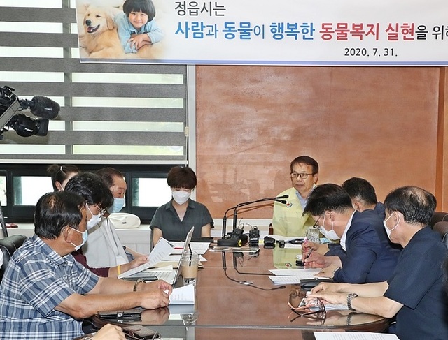 지난달 31일 곽승기 정읍부시장이 기자회견을 열고 칠보면 소재 A 동물병원에 위탁 운영한 유기동물보호소 관리·감독 소홀에 대해 사과했다.