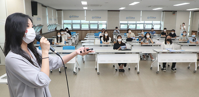 10일 우석대학교는 문화관 4층 세미나실에서 ‘승무원 해외 취업 전략설명회’를 개최했다.