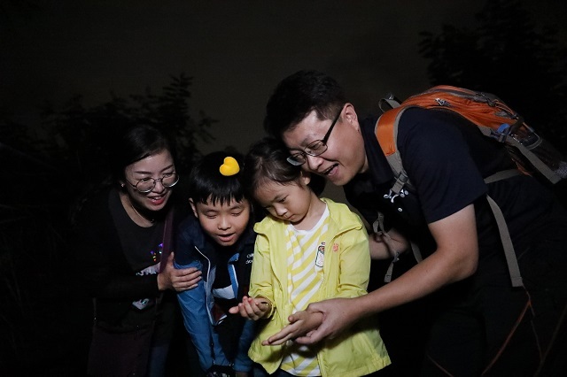 무주반딧불축제 신비탐사 모습.