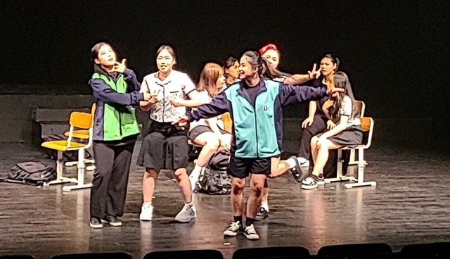 전주제일고 연극부 ‘까멜레온’의 창작 초연 작품 ‘행복한 집의 아이를 구해주세요’ 공연 모습.