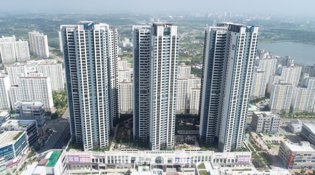 20일 전주지역 불법전매 의혹 아파트가 부동산 업계 큰 관심을 받고 있다. 사진은 불법전매 수사대상인 전북 혁신도시 대방디엠시티. 조현욱 기자