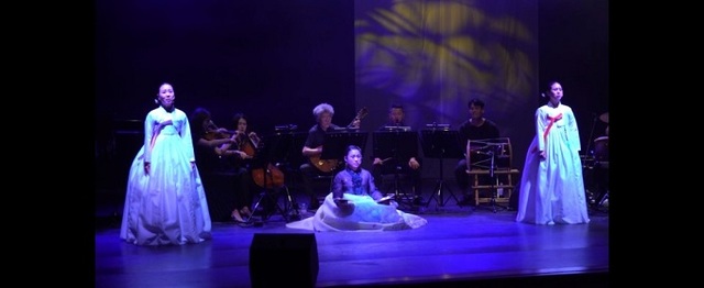 전주 씻김굿 공연 모습.