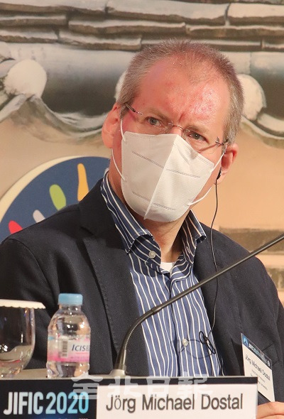 요르그 미하엘 도스탈 서울대학교 교수