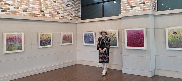 이성옥 판화작가와 전시 작품들.