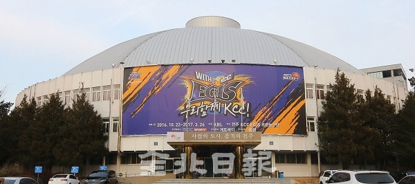 노후된 전주실내체육관 전경. 전북일보 자료사진.