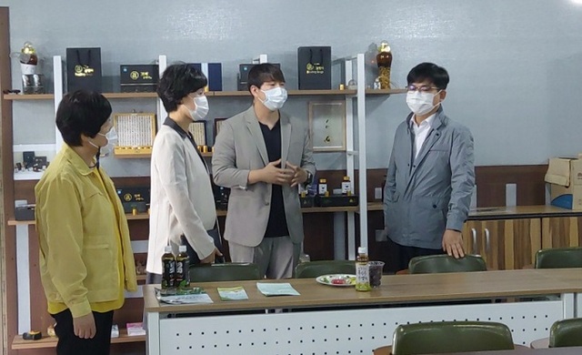 지난 11일 허태웅 농촌진흥청장이 코로나19 장기화로 어려움에 처한 창업 청년 농부들의 애로점을 직접 현장에서 들었다.
