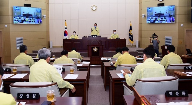 14일 남원시의회가 지난 8월 섬진강댐 방류량 조절 실패로 인한 수해에 대한 피해보상과 재발방지대책 마련을 촉구하는 건의안을 채택했다.