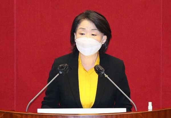정의당 심상정 대표가 15일 국회 본회의에서 비교섭단체 대표연설을 하고 있다. 연합뉴스