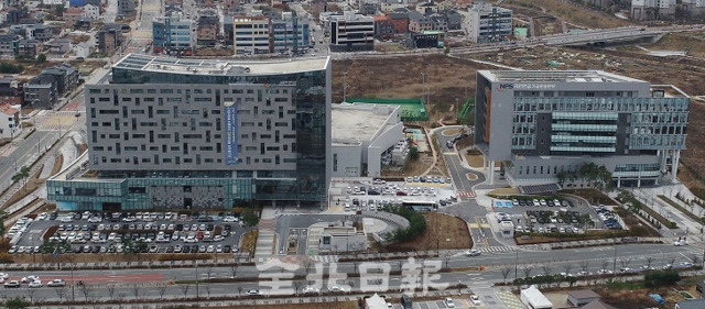 전북혁신도시에 위치한 국민연금공단과 기금운용본부 전경. 전북일보 자료사진