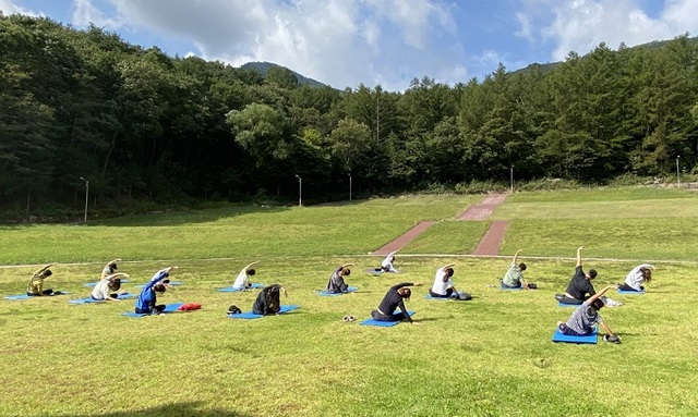 ‘숲속 힐링 요가’ 프로그램 모습.