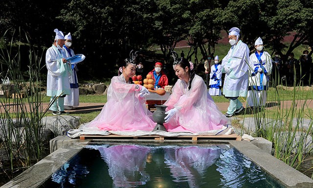 '정읍사문화제' 칠선녀들의 채수의례.