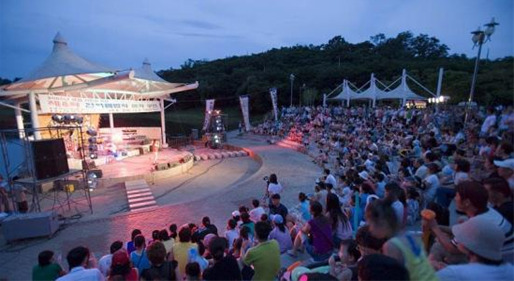 군산시는 문화체육관광부가 주관하는 제3차 문화도시 공모사업 1차 서면검토를 통과하고 이달 말 예정인 현장검토 준비에 박차를 가하고 있다.