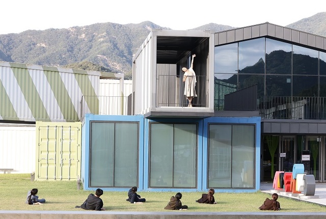 '기억 저편_해월리 362' 공연 모습.