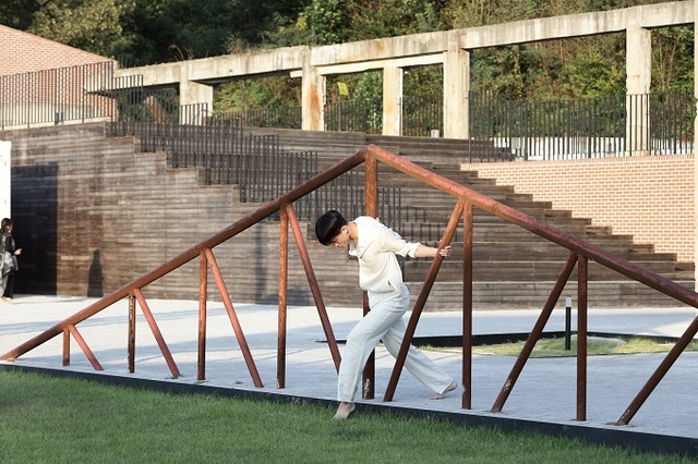 '기억 저편_해월리 362' 공연 모습.