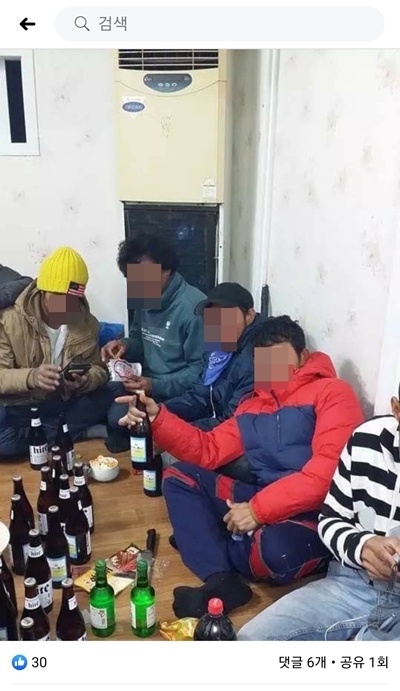 국정감사 증인으로 출석한 동티모르인 아폴리 씨(오른쪽에서 두번째)가 숙소에서 페이스북에 올린 사진. 사진제공=아폴리 씨 고용주.