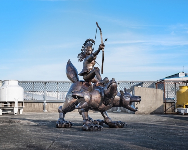 미술가명 : 김성수 / 작품명 : Wolfrider / 재료 : Stainless steel, copper / 규격 : 210×300×280cm / 제작년도 : 2020