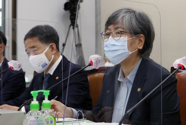정은경 질병관리청장이 22일 오전 국회에서 열린 보건복지위원회 종합감사에서 답변하고 있다. /연합뉴스