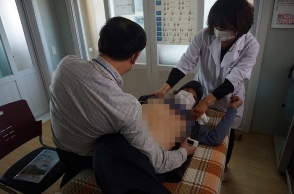 원광대학교병원 익산장점 마을 의료봉사 활동 장면