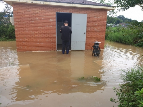지난 8월 남원시 금지면 입암리 일대 소규모 마을 하수처리시설 침수된 모습 /남원시 제공