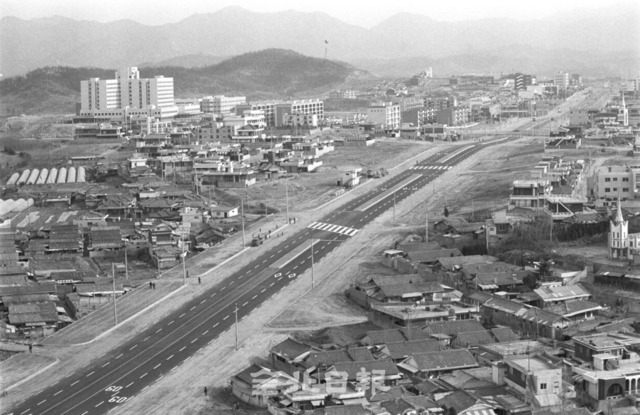 전주 백제대로 개통 / 1985년 1월 7일 전주 백제로가 시원하게 개통됐다.