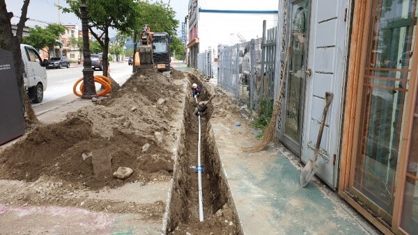 남원시가 맑은 물 공급 및 유수율 향상을 위해 조산동에서 노후상수관 교체사업을 시행하고 있다. /사진=남원시 제공