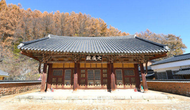 전북도와 장수군이 보물272호 장수향교 '대성전'의 국보승격을 재추진하면서 10일 유교건물의 첫 국보지정에 관심을 모으고 있다. /오세림 기자