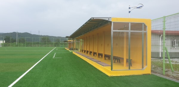 암거가 축구장 구조물로 활용되고 있다.