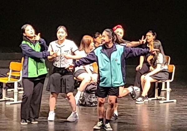 전주제일고등학교 연극부 '까멜레온'의 '행복한 집의 아이를 구해주세요'