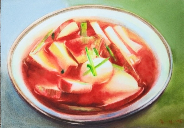 미술가명: 송보영 / 작품명: 사과물김치 / 재료: 종이에 수채 / 규격: 40.9×53.0cm / 제작년도: 2020