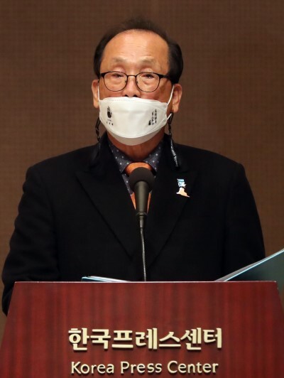 장영달 전 대한배구협회장이 3일 서울 프레스센터에서 열린 대한체육회장 출마 선언 기자회견에서 출마 선언을 하고 있다. /사진=연합뉴스