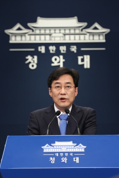 강민석 청와대 대변인이 3일 청와대에서 윤석열 검찰총장 징계위 구성과 관련한 문재인 대통령의 지시사항에 대해 설명하고 있다. /사진=연합뉴스