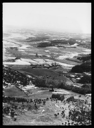 북쪽에서 바라본 미륵사지 전경(1920년대 이후)