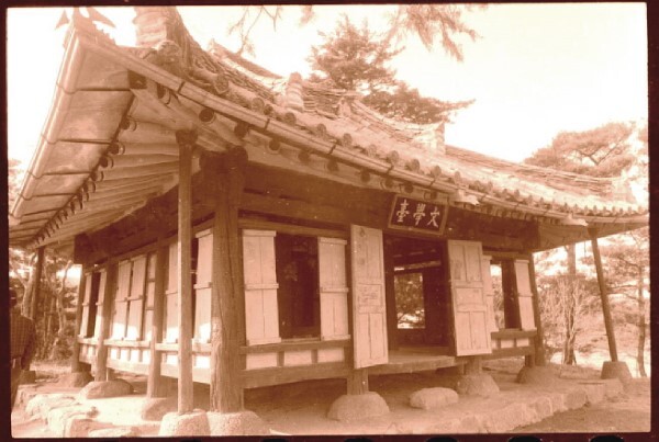 문학대(도기념물 24호, 1960-70년대 촬영)