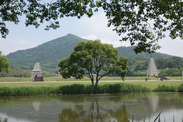 '2020 한국관광의 별’에 선정된 익산 미륵사지 전경 /전북일보 자료사진